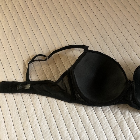 TAHARI 38C black wired padded cup bra in great barely worn preowned condition - Picture 10 of 16